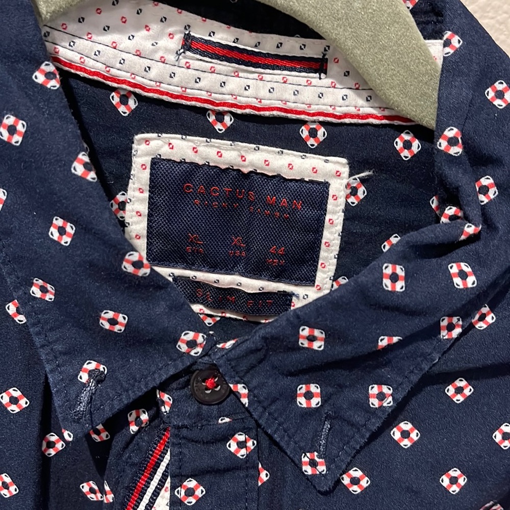 XL slim fit short sleeve button down shirt